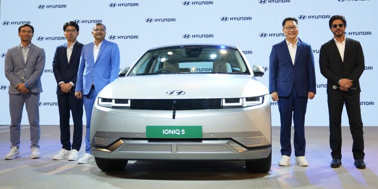 Ashok Leyland showcases  advanced mobility solutions at Auto Expo 2023